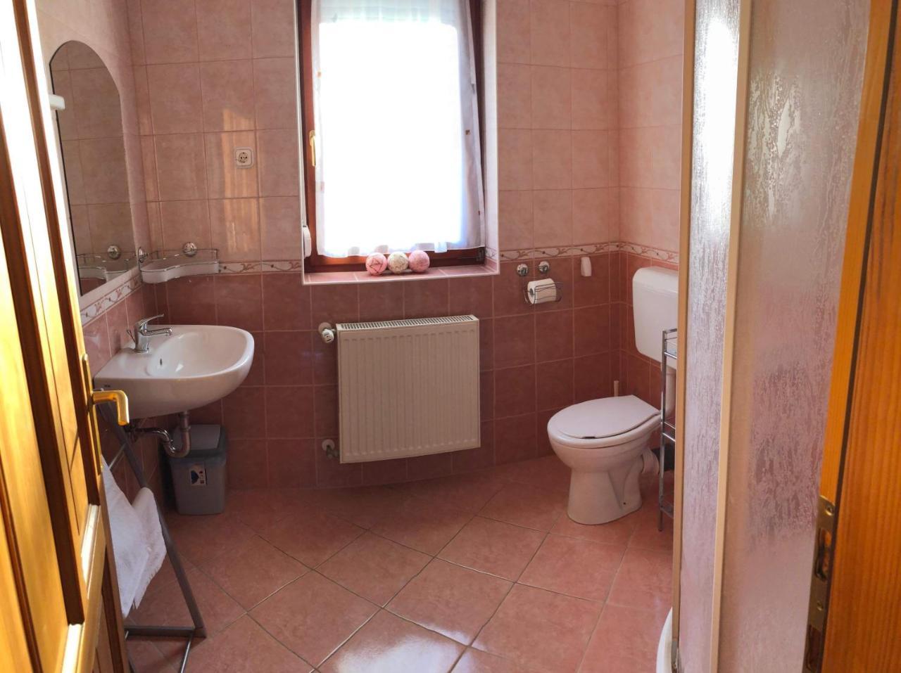 Kristaly Apartmanhaz Sárvár Exterior foto